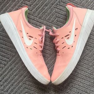 Nike SB Nyjah Free "Sushi" Men’s Size 11 White Bleached Coral Dunk AA4272-600